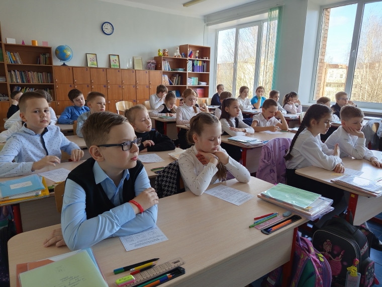 В школе прошли «Разговоры о важном», посвященные теме единения народов России и Беларуси.